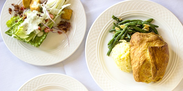 Chicken, green beans and salad
